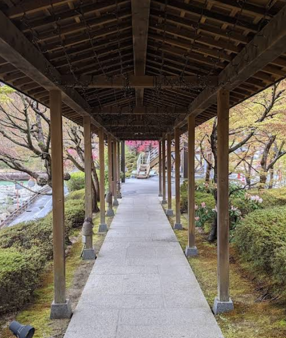 Yuttari No Sato Inaka Covered Garden Walkway