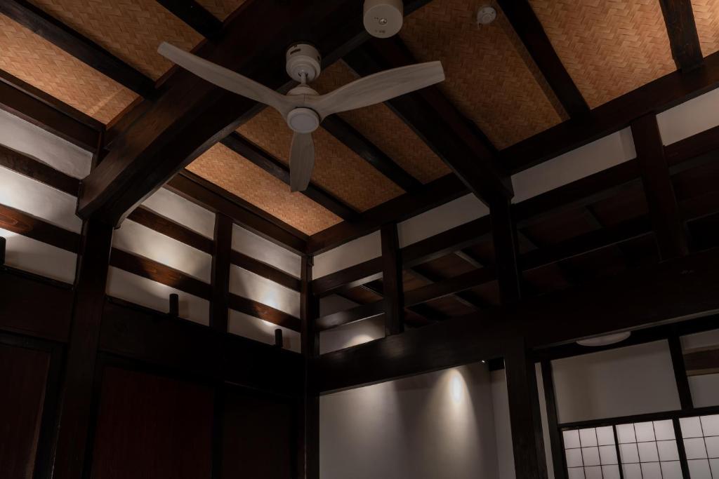 Yuzuki Old Folk House Traditional Wooden Interior
