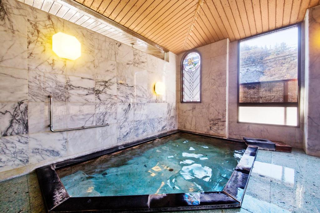 Shima Onsen Kashiwaya Ryokan indoor onsen
