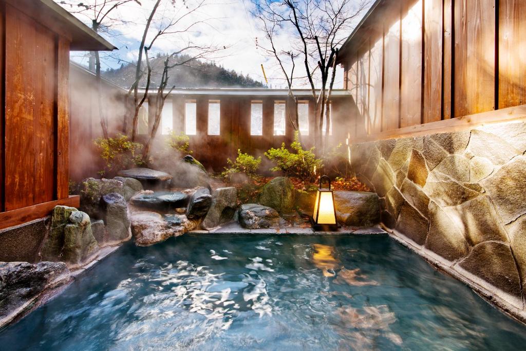 Shima Onsen Kashiwaya Ryokan outdoor onsen