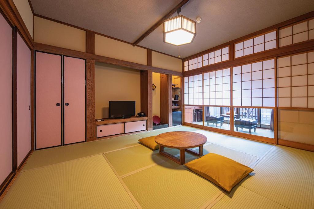 Shima Onsen Kashiwaya Ryokan traditional room